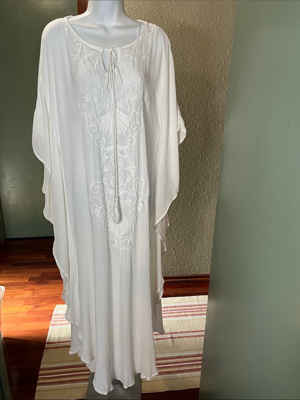 PIA ROSSINI NWT White Embroidered Cover up with Tie Detail OSM